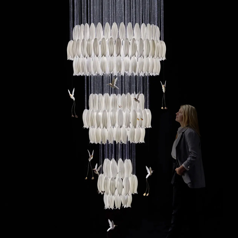 Большая Люстра для Лестницы Sagarti Contemporary chandelier ALBA GRAND Flowers & Birds Белый Золотой в Сочи | Loft Concept 