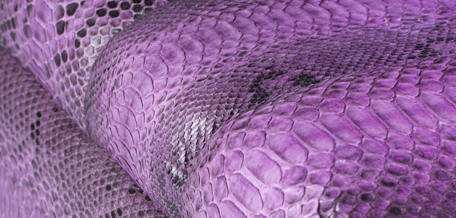 Пуф из натуральной кожи питона розовый цвет - фото №2