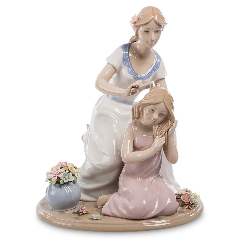 Статуэтка фарфоровая Мама с дочерью Charming Statuette Белый Розовый Серо-голубой Бежевый в Сочи | Loft Concept 