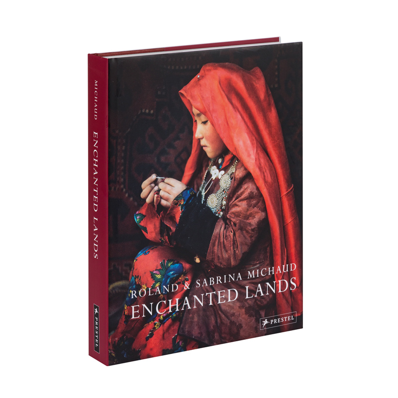 Книга ROLAND & SABRINA MICHAUD: ENCHANTED LANDS  в Сочи | Loft Concept 