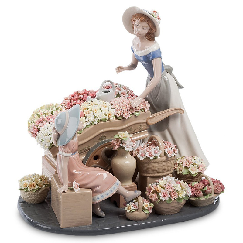 Статуэтка фарфоровая Девушка и маленькая девочка с цветами Charming Statuette Белый Розовый Серо-голубой Зеленый Бежевый Серый в Сочи | Loft Concept 