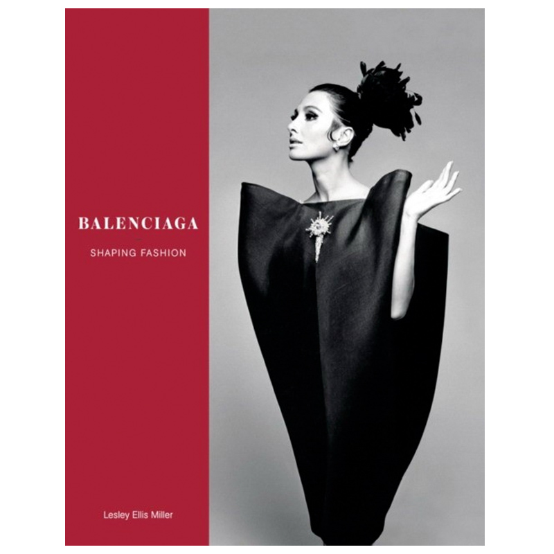 Balenciaga: Shaping Fashion  в Сочи | Loft Concept 