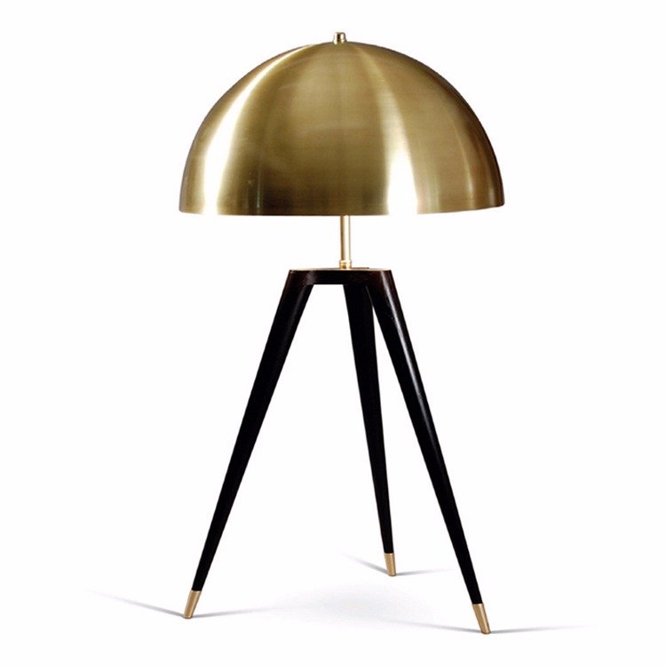 Настольная лампа Matthew Fairbank Fife Tripod Table Lamp Черный Глянцевое золото в Сочи | Loft Concept 