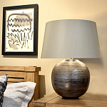 Настольная лампа с круглым фарфоровым основанием ручной работы с покрытием глазурью и белым абажуром из искусственного шелка Elstead Lighting варинант исполнения - 2 | Loft Concept в Сочи