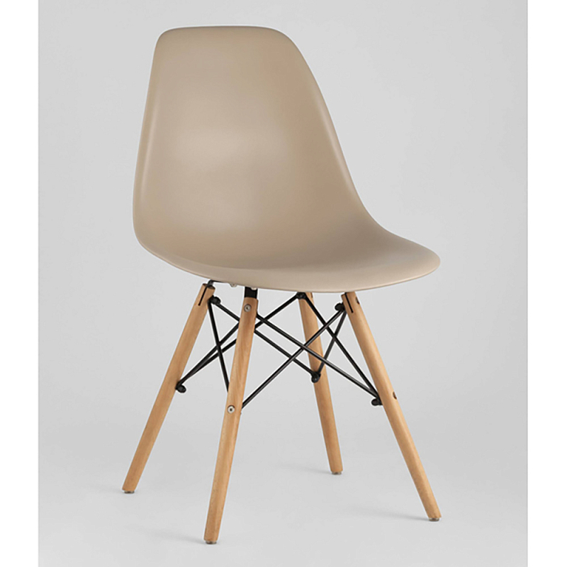 Пластиковый стул на ножках из массива бука Eames Beige Бежевый Древесина в Сочи | Loft Concept 