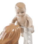 Статуэтка фарфоровая Девушка с ребенком Charming Statuette варинант исполнения - 1 | Loft Concept в Сочи