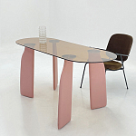 Обеденный стол со стеклянной столешницей и розовыми ножками с тканевой обивкой Wrigley варинант исполнения - 5 | Loft Concept в Сочи