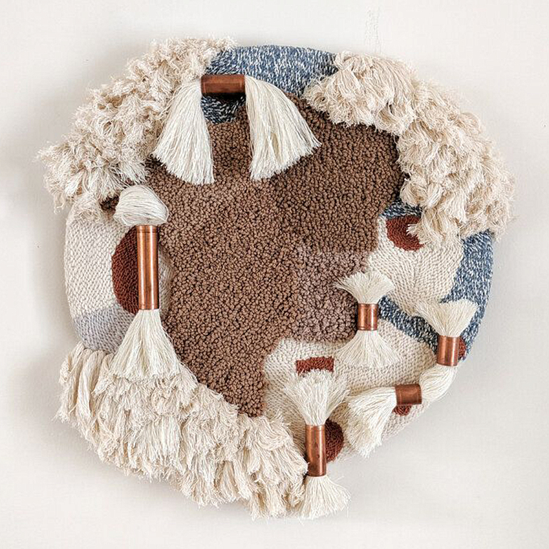 Тканый вручную Круглый абстрактный гобелен Seabed Коричневый Бежевый в Сочи | Loft Concept 