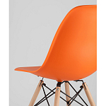 Пластиковый стул на ножках из массива бука Eames Orange варинант исполнения - 3 | Loft Concept в Сочи