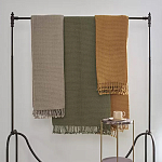 Плед из шерсти зеленого цвета с бахромой Waffle Comfort варинант исполнения - 4 | Loft Concept в Сочи