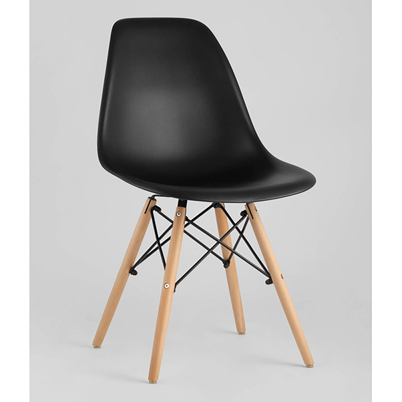 Пластиковый стул на ножках из массива бука Eames Black Черный Древесина в Сочи | Loft Concept 