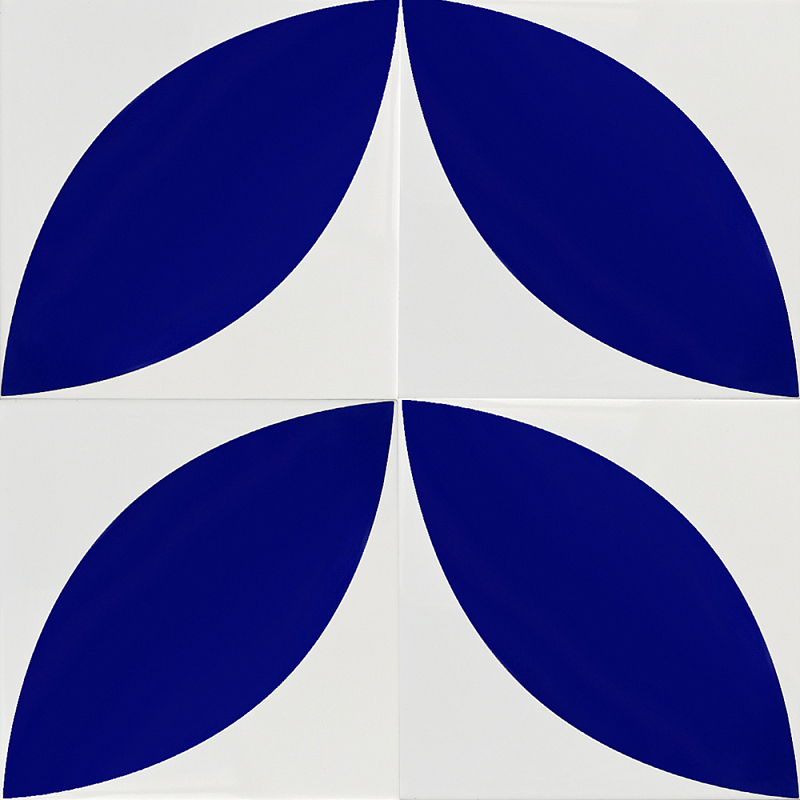 Дизайнерская плитка с узором Лепесток Синий Черный Фиолетовый в Сочи | Loft Concept 