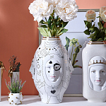 Ваза с декоративными лицами и графическими элементами в виде сердец и символов Faces of Imagination варинант исполнения - 5 | Loft Concept в Сочи