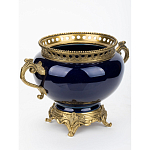 Ваза темно-синяя фарфоровая на бронзовой подставке с ажурным ободком и изогнутыми ручками Eden Garden варинант исполнения - 2 | Loft Concept в Сочи