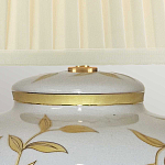 Настольная лампа с фарфоровым основанием бежевого цвета с рисунком и плиссированным абажуром на темной подставке Elstead Lighting варинант исполнения - 8 | Loft Concept в Сочи