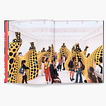 Книга по искусству Yayoi Kusama: I Spend Each Day Embracing Flowers варинант исполнения - 4 | Loft Concept в Сочи