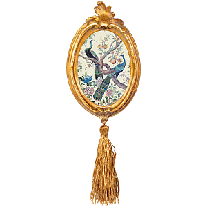 Картина с изображением павлинов в саду в овальной позолоченной раме с кисточкой Chinoiserie Imperial Garden Peacocks on a Tree Poster