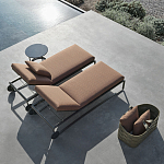 Шезлонг на металлическом каркасе с регулируемой спинкой GUELL Sunbed варинант исполнения - 2 | Loft Concept в Сочи