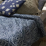 Постельное белье темно-синего цвета с рисунком Blossom Essence Sophie варинант исполнения - 8 | Loft Concept в Сочи