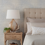 Настольная лампа на прозрачным основании с тканевым конусообразным абажуром Cream варинант исполнения - 2 | Loft Concept в Сочи