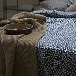 Постельное белье темно-синего цвета с рисунком Blossom Essence Sophie варинант исполнения - 7 | Loft Concept в Сочи