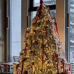 Комплект Новогодней Елки вместе с серебряной мишурой и красными лентами варинант исполнения - 2 | Loft Concept в Сочи