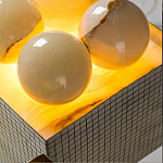 Настольная лампа с основанием из 24 выточенных сферических камней Through Stone варинант исполнения - 5 | Loft Concept в Сочи