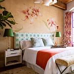 Обои ручная роспись Lilium Special Colourway on yellow painted silk варинант исполнения - 1 | Loft Concept в Сочи