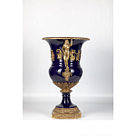 Ваза темно-синего цвета из фарфора с бронзовыми ручками в виде фигур Eden Garden porcelain and bronze варинант исполнения - 2 | Loft Concept в Сочи