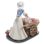 Статуэтка фарфоровая Девушка и маленькая девочка с цветами Charming Statuette варинант исполнения - 3 | Loft Concept в Сочи