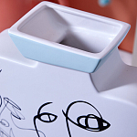 Ваза плоская белая с абстрактными черными линиями в форме лиц Faces of Imagination варинант исполнения - 6 | Loft Concept в Сочи