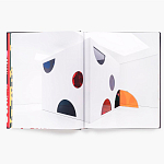 Книга по искусству Yayoi Kusama: I Spend Each Day Embracing Flowers варинант исполнения - 5 | Loft Concept в Сочи