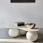 Дизайнерский журнальный стол с изогнутой столешницей на круглых ножках Rigilyr варинант исполнения - 1 | Loft Concept в Сочи