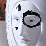 Ваза с декоративными лицами и графическими элементами в виде сердец и символов Faces of Imagination варинант исполнения - 6 | Loft Concept в Сочи