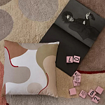 Подушка декоративная хлопковая бежевого цвета с абстрактным принтом Elysian Flow Sand варинант исполнения - 5 | Loft Concept в Сочи