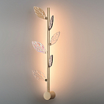 Бра с золотистой вертикальной трубкой и декоративными прозрачными листьями из стекла Sylva  варинант исполнения - 4 | Loft Concept в Сочи