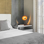 Настольная лампа с круглым деревянным отражателем и черным цилиндрическим плафоном Accord Lighting варинант исполнения - 7 | Loft Concept в Сочи