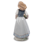 Статуэтка фарфоровая Девочка с корзиной цветов Charming Statuette варинант исполнения - 1 | Loft Concept в Сочи