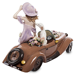 Статуэтка фарфоровая Девушка с автомобилем Charming Statuette варинант исполнения - 2 | Loft Concept в Сочи