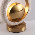 Настольная лампа с бежевым текстурным кольцом и латунным шаром в центре Tactile   варинант исполнения - 8 | Loft Concept в Сочи