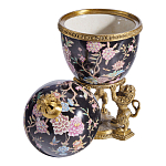 Шкатулка в форме яйца на величественных львах из фарфора с бронзовыми элементами Eden Garden варинант исполнения - 2 | Loft Concept в Сочи