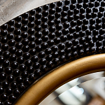 Зеркало в черной фактурной раме с золотым кантом Summon the Light варинант исполнения - 3 | Loft Concept в Сочи