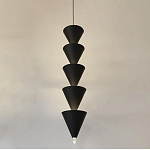 Подвесной светильник светодиодный в виде ряда черных металлических конусов  Herringbone варинант исполнения - 4 | Loft Concept в Сочи