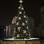 Уличная Новогодняя Ель с золотыми шарами и звездой на вершине в комплекте варинант исполнения - 2 | Loft Concept в Сочи
