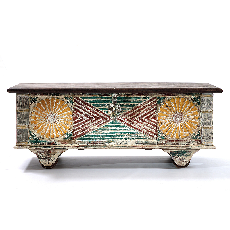 Сундук резной Advaith Carved Antique Chest Бежевый Мульти Коричневый в Сочи | Loft Concept 