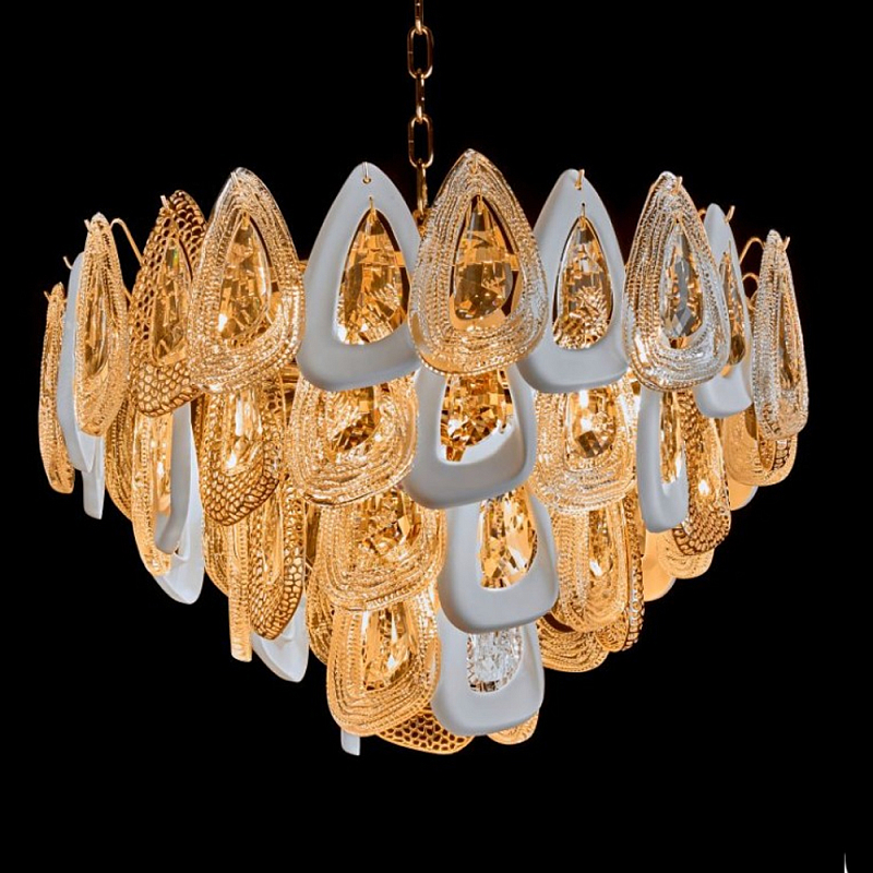 Люстра с многослойными белыми и прозрачными подвесками Character Chandelier Золотой Прозрачный Белый Люстра с многослойными белыми и прозрачными подвесками Character Chandelier Золотой Прозрачный Белый в Сочи | Loft Concept